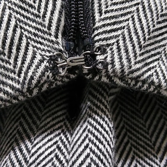 Talbots Petites Black and White Herringbone Stretch Skirt - 6P - Picture 10 of 13